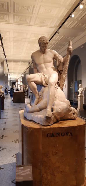 Escapada a Londres por la Exposición de Rafael (2022) - Blogs de Reino Unido - Llego a Londres y Victoria&Albert museum (22)