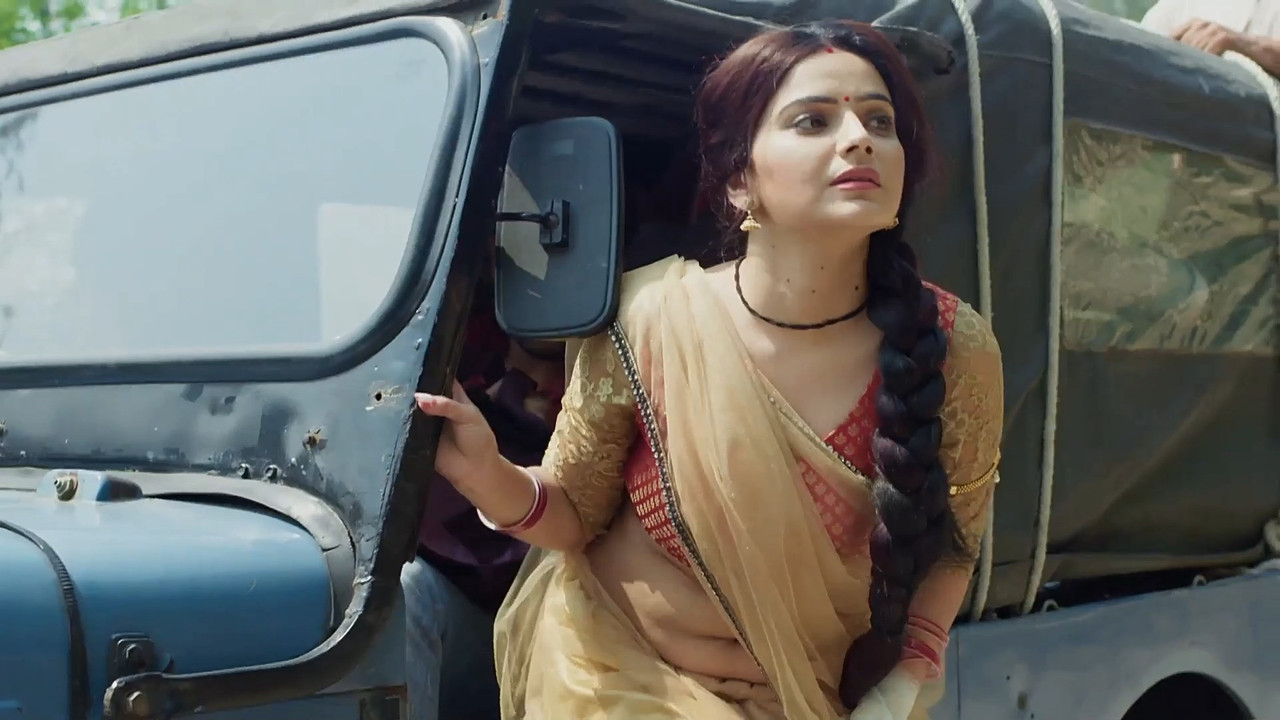 Homely Wife Navel and hot scnes-savdhaan india.mkv_snapshot_01.14.603