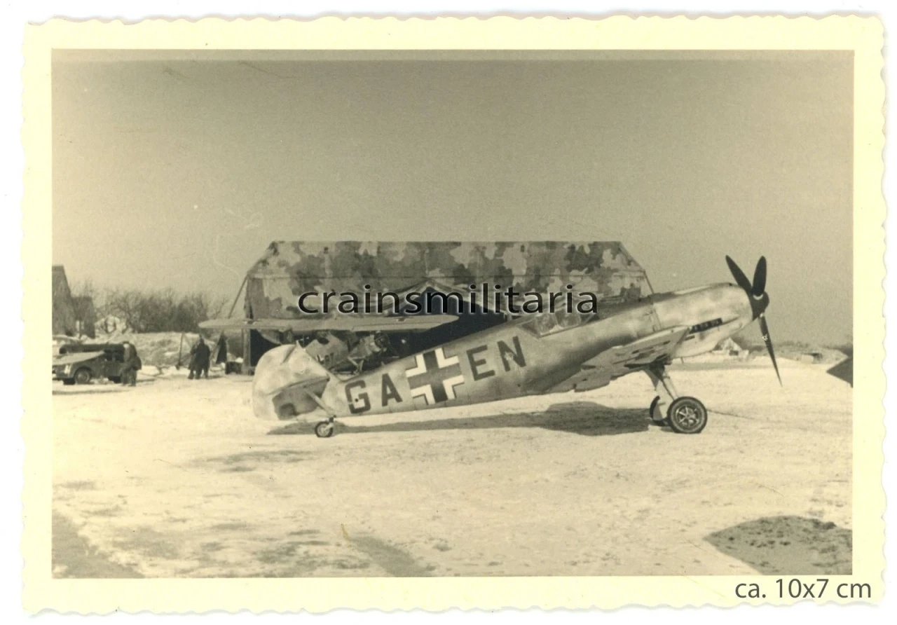 Orig Foto Messerschmitt Bf 109 Flugzeug an Flugplatz LITTEN b Bautzen 1940
