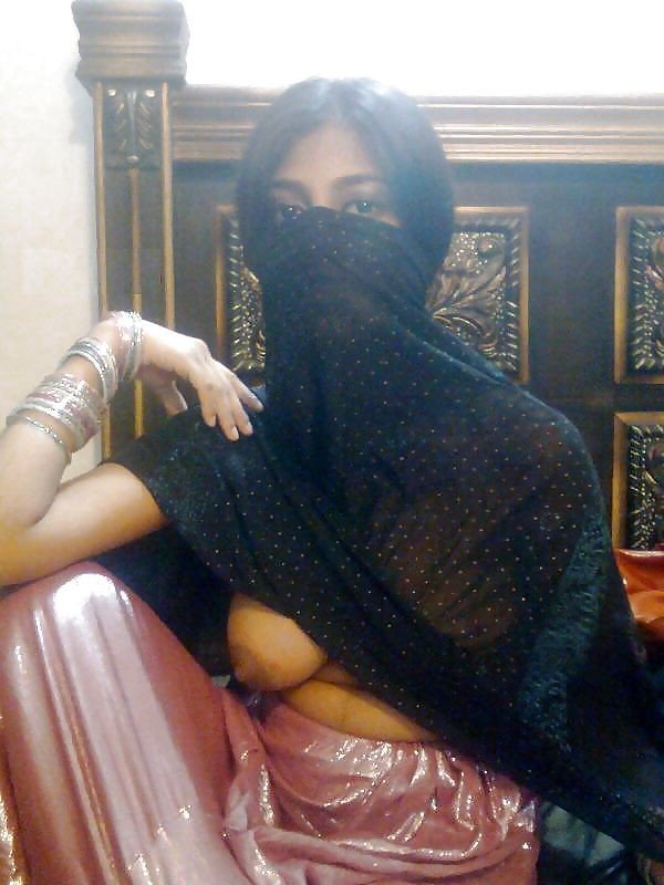 Beautiful Desi Cute Wife Hot Boobs HomeMade Pics 1 79670605.jpg