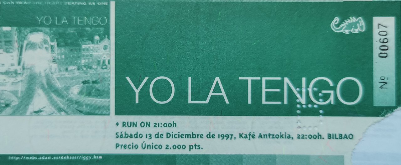 YO-LA-TENGO-13-12-97.jpg