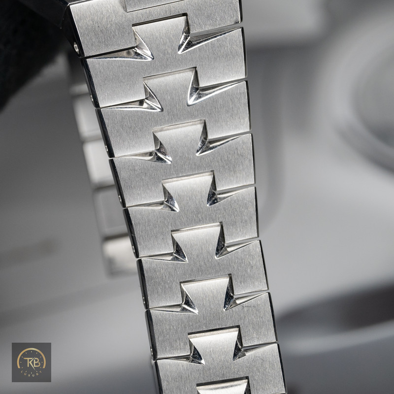 Vacheron Constantin Overseas Dual Time - Image 12