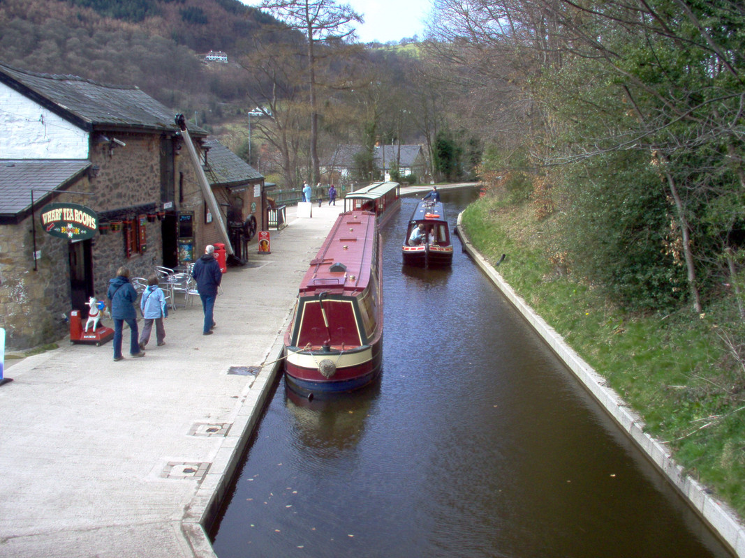 Llangllen-Canal.jpg