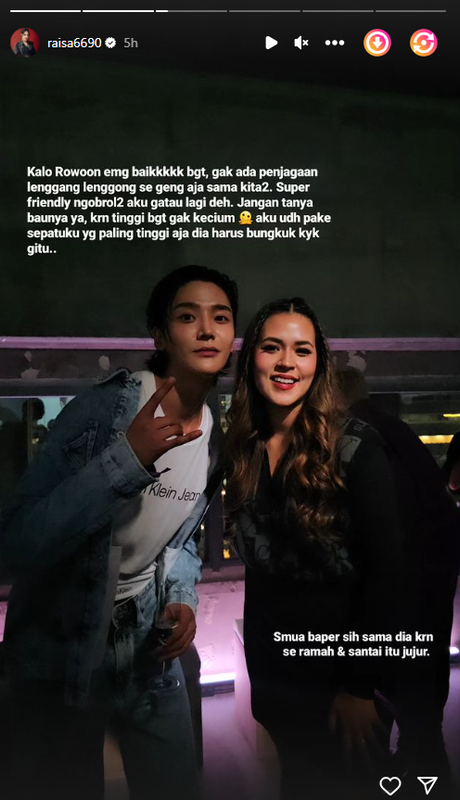 Raisa tampak akrab ngobrol bareng Rowoon 