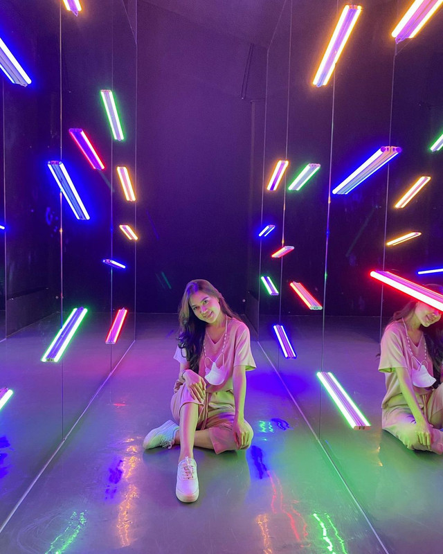 Pramugari Vira Oktavirani