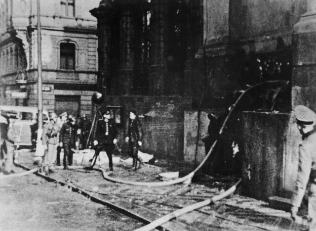 Operación de los bomberos en la cripta Operación de los bomberos en la cripta