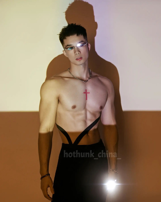 Photo by Chinese hunks 全球華男 on July 19, 2023. (1)