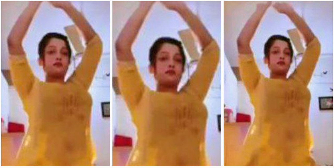 hot desi aunty showing her pssy and fingering in her pssy Latest viral video
