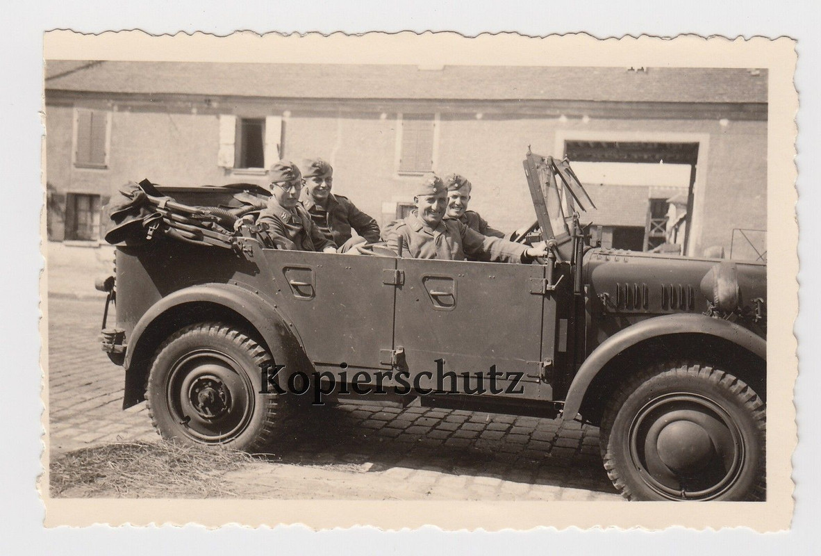 Foto 2. Wk Luftwaffe Soldaten mit Hanomag Kübelw