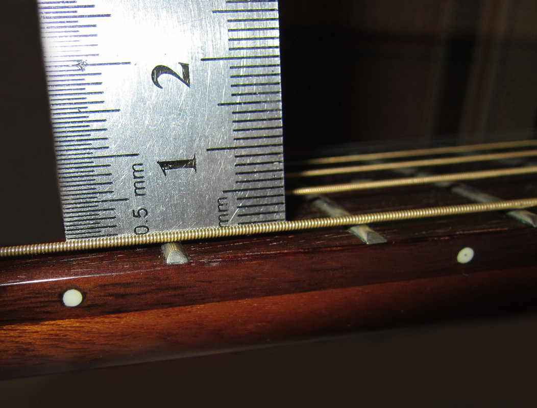 Yamaha 112 высота струн. Высота струн на электрогитаре над 12 ладом. Высота струн над 12 ладом. Высота струн на бас гитаре. Высота струн бас гитары 4 струны.