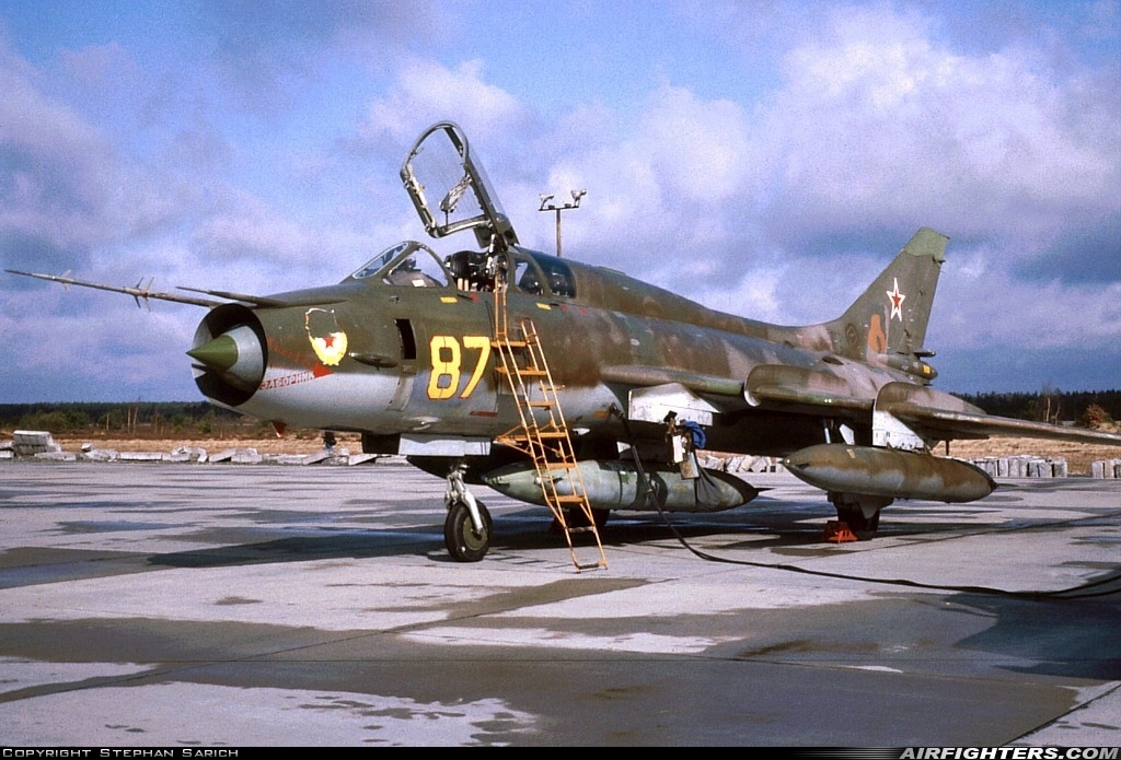 20 GvAPIB Su-17UM3 87 yellow_17532361920 (3)b_05.04.94