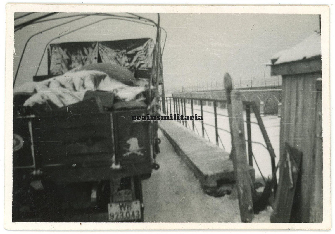 Orig. Foto Lkw mit Wappen bei Brücke in Bessarabien Moldau Moldawien Dnjestr