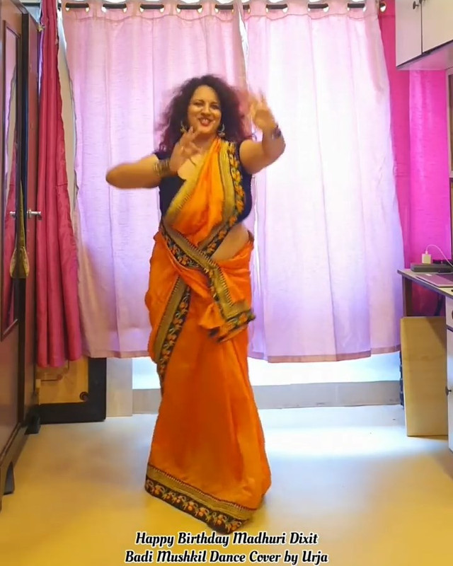 [Image: buty-aunty-dancing-in-orange-saree-mp4-s...50-562.jpg]