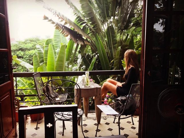 Tranh nhau 'sống ảo' ở 12 quán cafe có góc check-in bao trọn Hồ Tây - ảnh 32 tranh nhau "song ao" o 12 quan cafe co goc check-in bao tron ho tay - anh 32