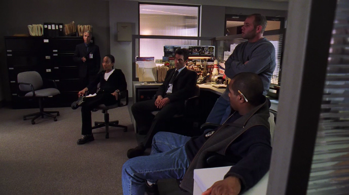 The.Wire.S01E01_[scarabey.org].avi_snapshot_00.50.16_[2022.02.05_20.38.21]