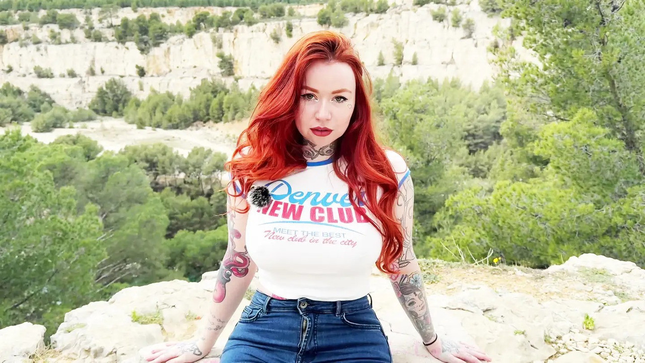 JacquieEtMichelTV 25 02 13 Chloe 28 years old, from Versailles!