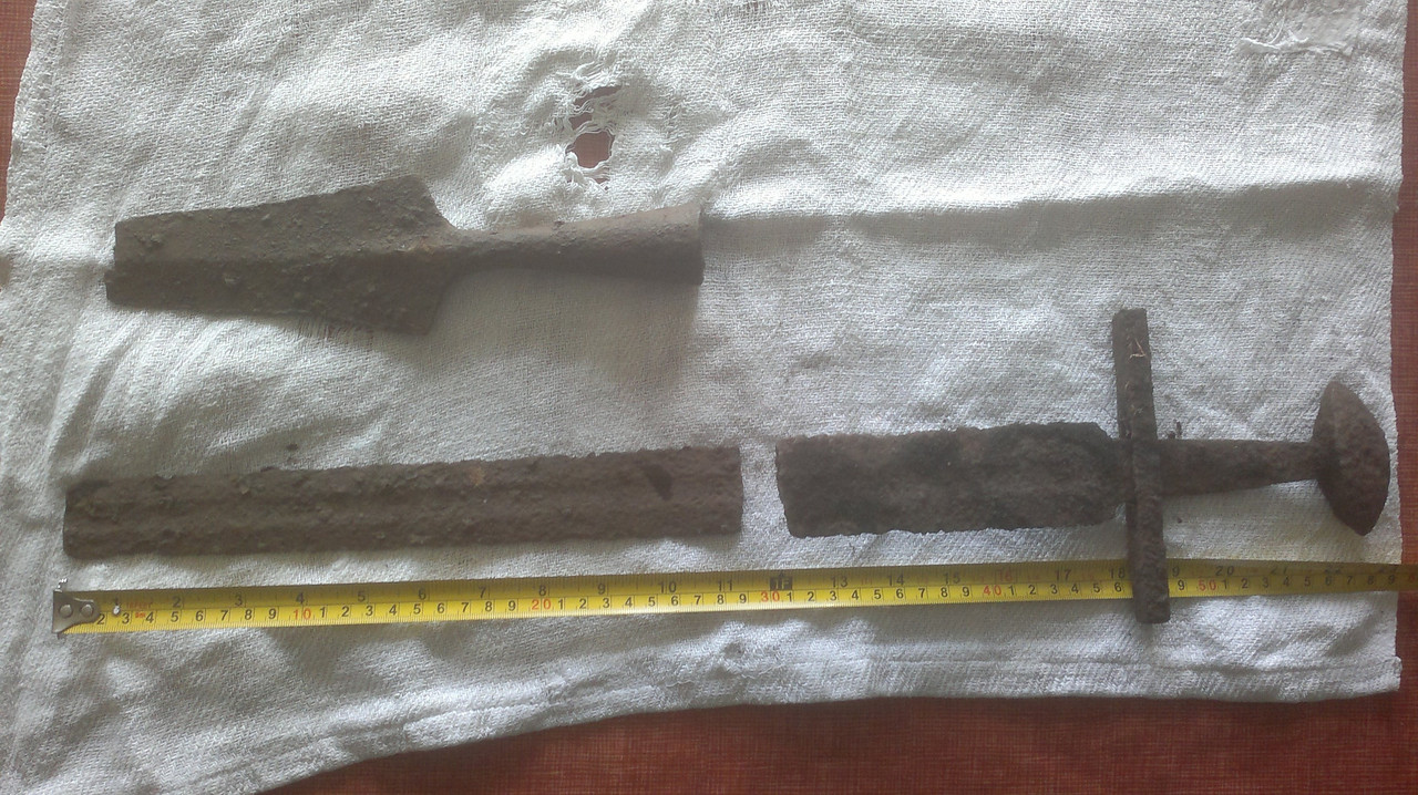 Miekka ja keihäänkärki