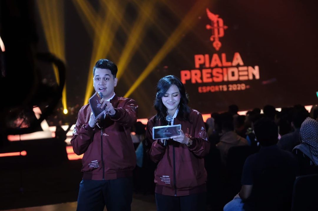 Twindy Rarasati saat menjadi MC dalam Piala Presiden Esport 2020.