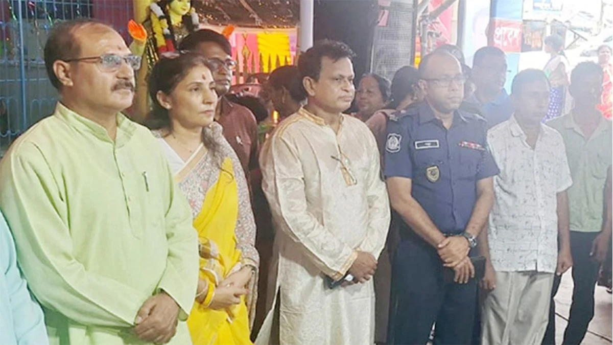 চিতলমারীতে পূজামণ্ডপ পরিদর্শনে ভারতীয় সহকারী হাইকমিশনার