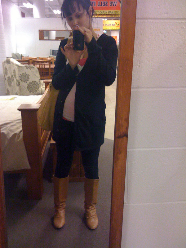 Otra nena amateur desnuda y embarazada