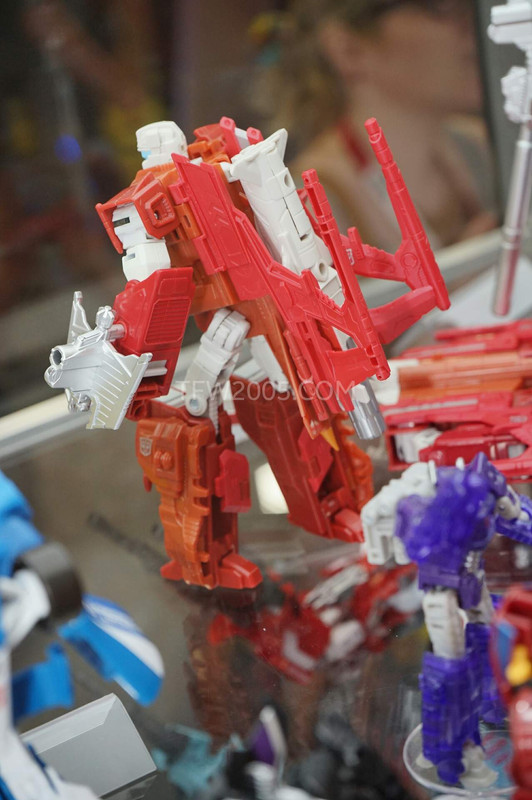 SDCC2015-Hasbro-Case-Transformers-Combiner-Wars-