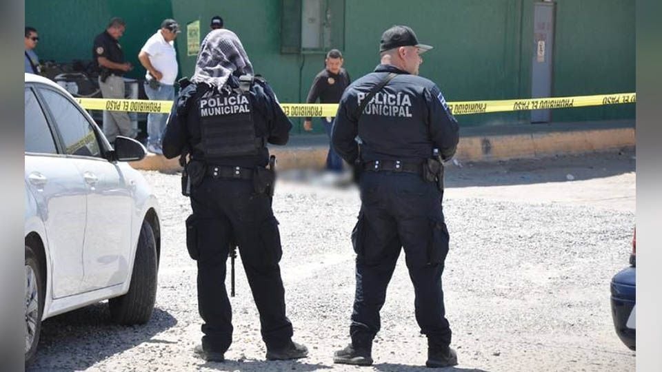 Comando armado le arrebata la vida a un hombre en el estacionamiento de una frutería en SLRC