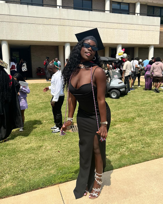 cire.traore posts 2024-05-03 11.36 C6hEDVVgdqv_2_7 440172604_18186658651291977_9044637446227514070_n