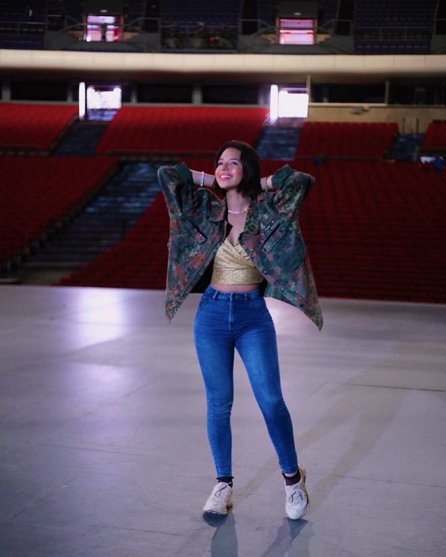 Ángela Aguilar y su extraño ritual antes de dar un concierto