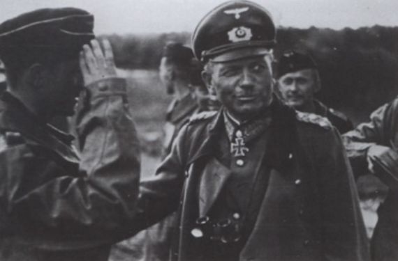 Guderian junto al teniente Hohnstetter del 35º Panzer Regiment durante la captura de Orel. Octubre de 1941