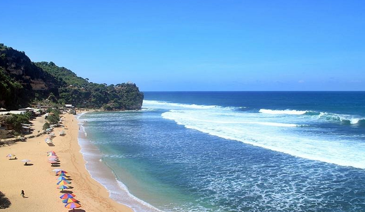 Pesona Keindahan Pantai Pok Tunggal yang Sangat Populer di Indonesia