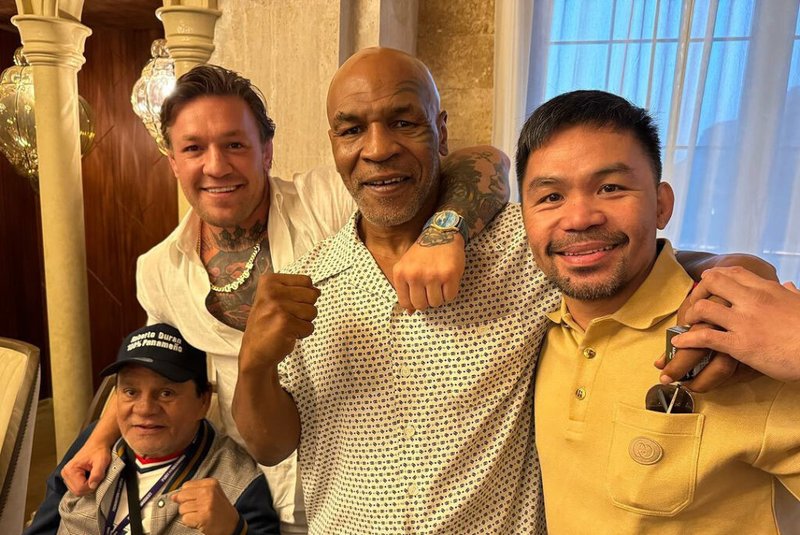 Конър Макгрегър и Мани Пакиао правят показно в Москва ?