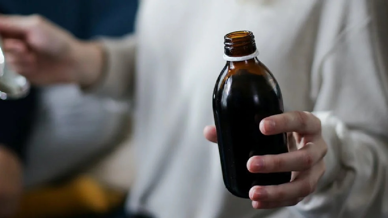 Venta de jarabes se suspende por muerte niños en Indonesia