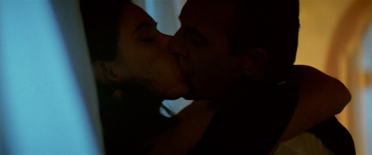 Madeleine.Stowe_Revenge.00_02_02_11.Still010