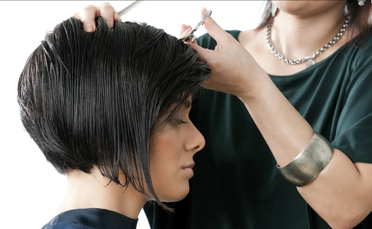 Calendario lunar 2023: Los mejores días de febrero para cortar el cabello