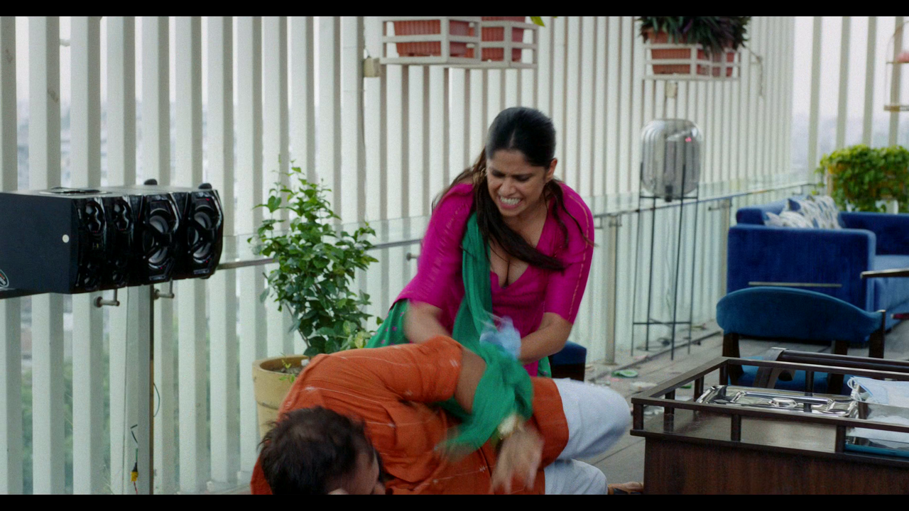 Viral Photos: Sai Tamhankar in Deep Neck Kurti Bhabi Look from Bindiya Ke Bahubali Season 1