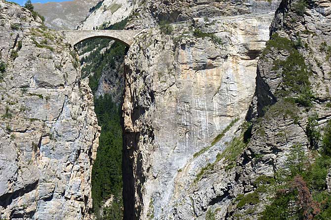 Le pont de du col de Saint Michel ou un chef-d'oeuvre de l'architecture.