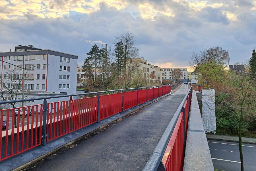 2023-12-11-Essen-Radweg-Rommenhoeller-Gleis.jpg