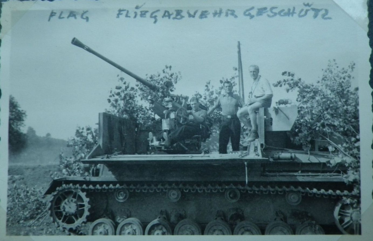 -Fotoalbum 3,7cm Flakpanzer Möbelwagen 8.Pz.R.15