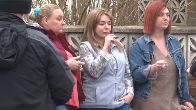 Gemma Whelan sigara içerken (veya esrar)
