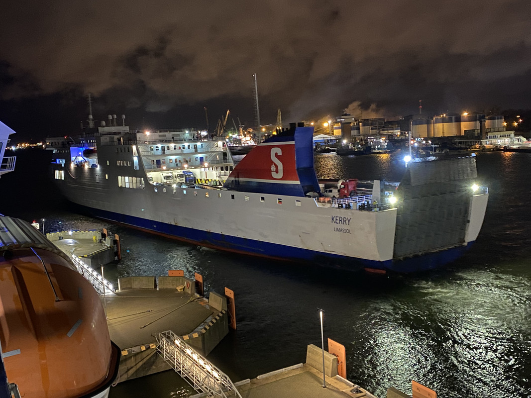 CBD989E1-83B7-43F6-B64D-53B065845053