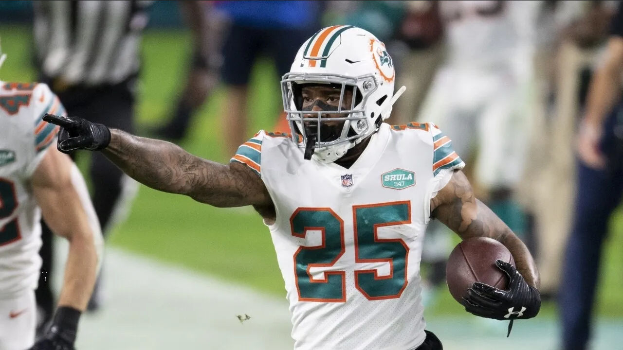 NFL: Jugador de los Miami Dolphins es acusado de difundir videos explícitos