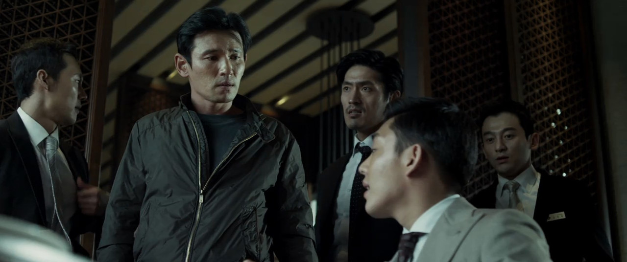 Veteran 2015 BluRay [Hindi + Tamil + English + Korean] 480p 720p ESub Screenshot