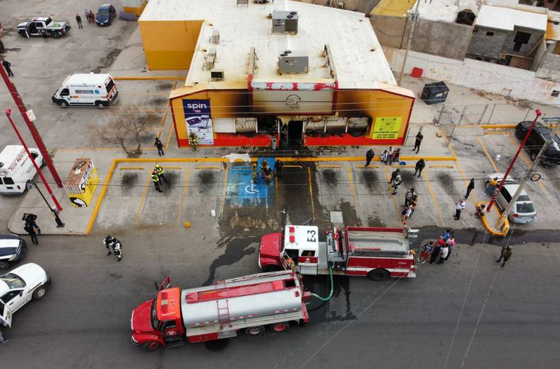 Grupo armado incendia tiendas en Ciudad Juárez; hay una persona muerta