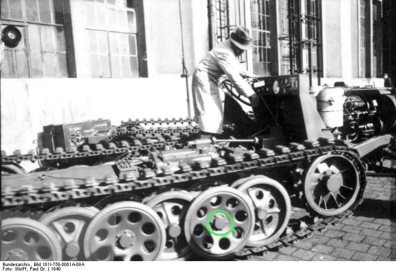 Bundesarchiv_Bild_101I-750-0001A-09A_Bau_von_Zugkraftwagen_3t_(S