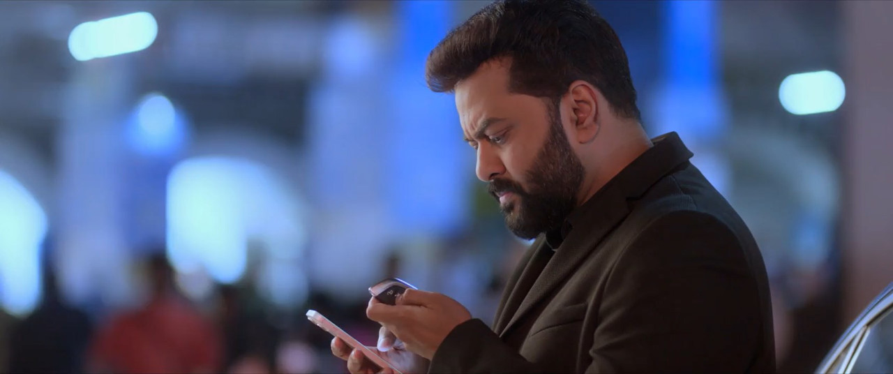Mr and Mrs Bachelor 2025 WebRip [Tamil + Malayalam] 480p 720p ESub Screenshot