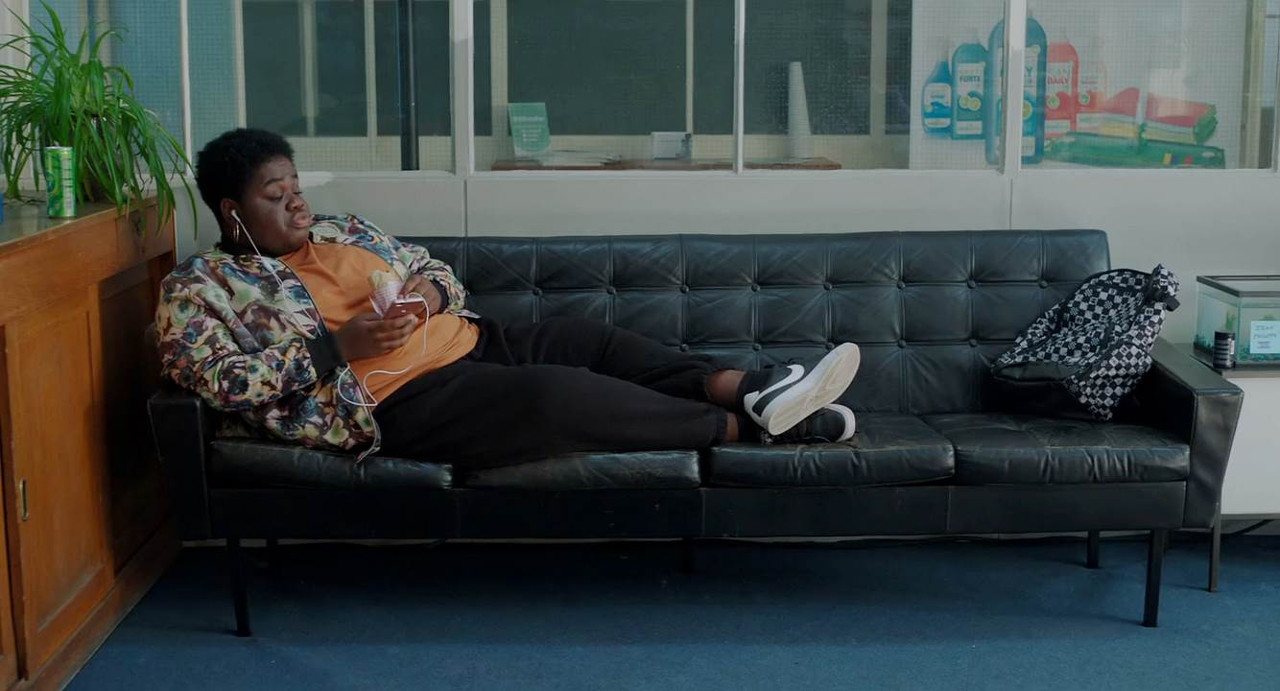 Employee of the Month 2022 WebRip [Hindi + Tamil + Telugu + French] 480p, 720p ESub Screenshot