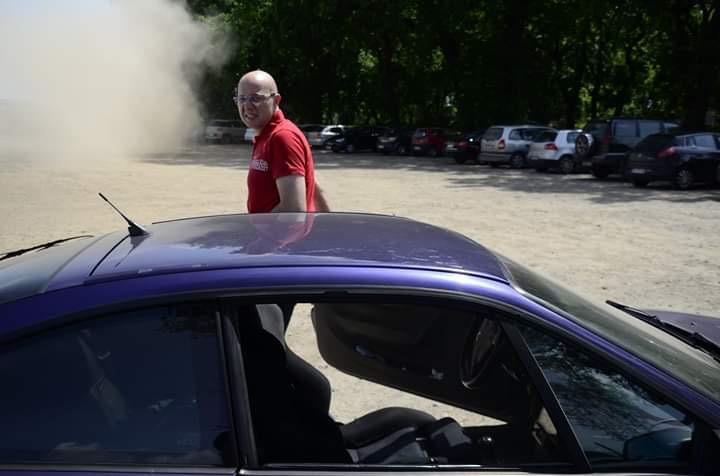 2C242B65-B114-434B-823F-73311F735C3E