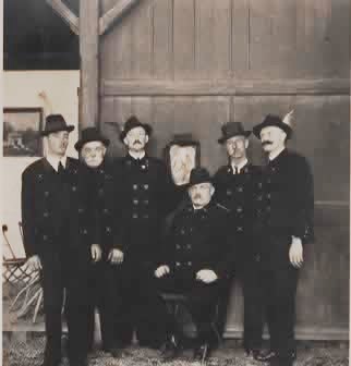 Heinrich Müller (sitzend)