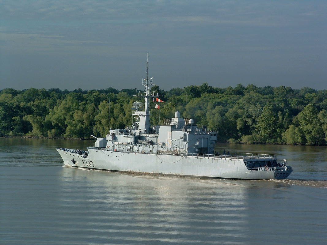 [GÉNÉRIQUE] Les Destroyers, frégates, corvettes, avisos en photos RENE-2003-0618-072856-AA