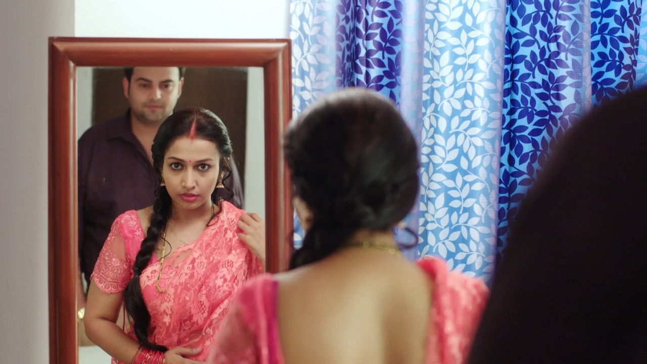 Hot Sexy Backless Saree and Navel Scene from Savdhaan India.m4v_snapshot_01.26.864